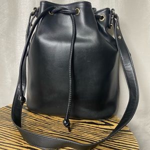 ❗️SOLD❗️Black Bucket Bag